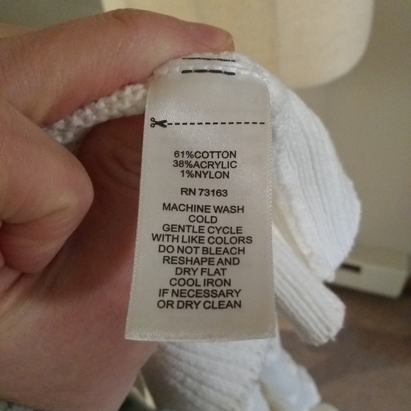 Cable and Gauge white v-neck sweater, S - Picture 3 of 5